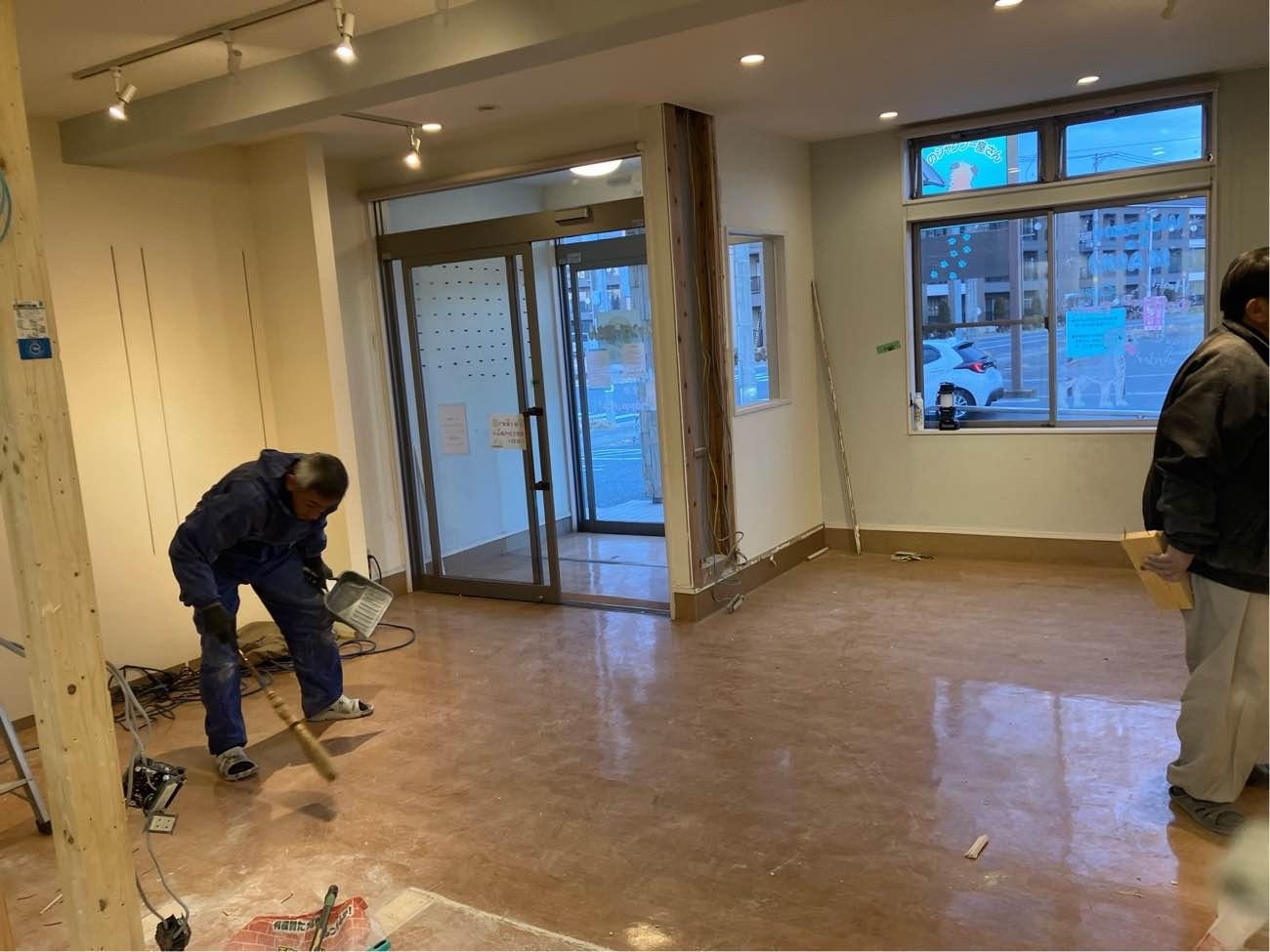 店舗の改装工事の様子。 アイキャッチ画像