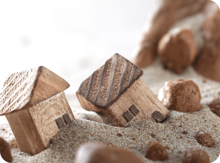 家の模型　砂場　写真